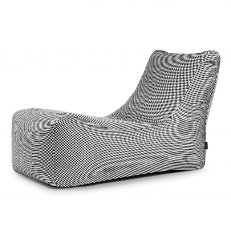 El Bean bag Lounge Capri - uso exterior es un moderno chaise longue de tela gris con un diseño suave y curvado y patas ocultas, fabricado con tejido OEKO-TEX para un confort ergonómico tipo puff, perfecto para uso exterior.