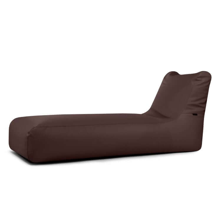 Un moderno Bean Bag Sunbed Outside - uso exteriores de color marrón, sin brazos y con el respaldo ligeramente elevado, se muestra sobre un fondo blanco liso.