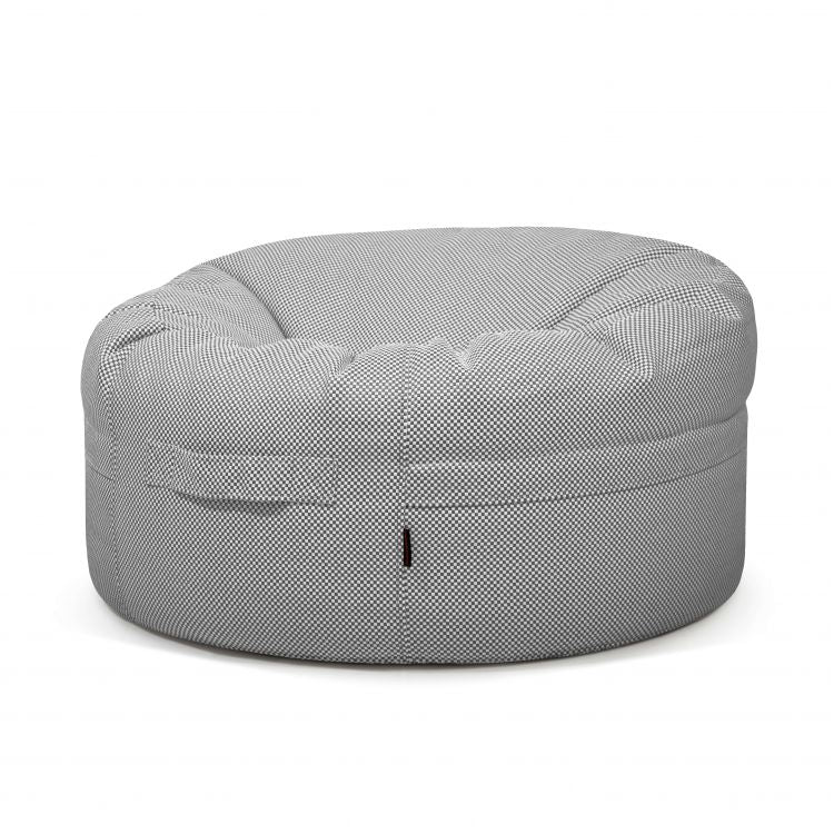Silla redonda de color gris claro Bean bag Roll 105 Capri - uso exteriores con superficie de tela texturizada y funda lavable, mostrada sobre un fondo blanco liso.