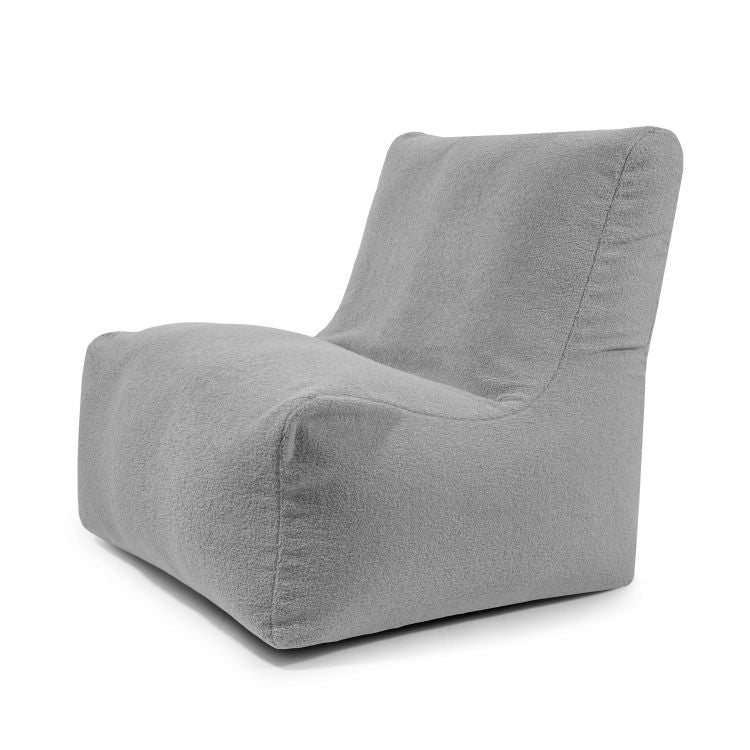 El Bean Bag Seat 100 Teddy es un moderno sillón sin brazos, de suave tejido gris claro y diseño bajo y curvado, que ofrece un confort ergonómico que recuerda a un refinado bean bag.