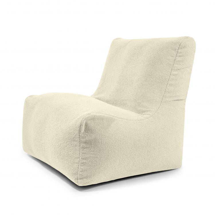 El Bean Bag Seat 100 Teddy es un moderno sillón sin brazos inspirado en un sillón puff, con tejido afelpado de color crema y asiento bajo y ancho.