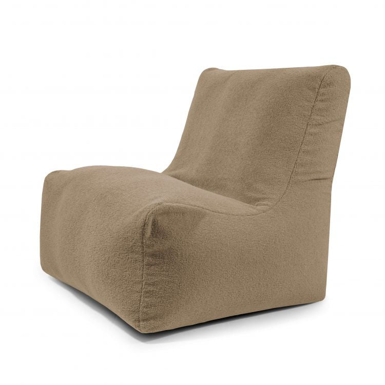El Bean Bag Seat 100 Teddy es un moderno sillón sin brazos en suave tejido marrón texturizado con un diseño bajo y curvado, que ofrece una comodidad ergonómica similar a la de un sillón puff.