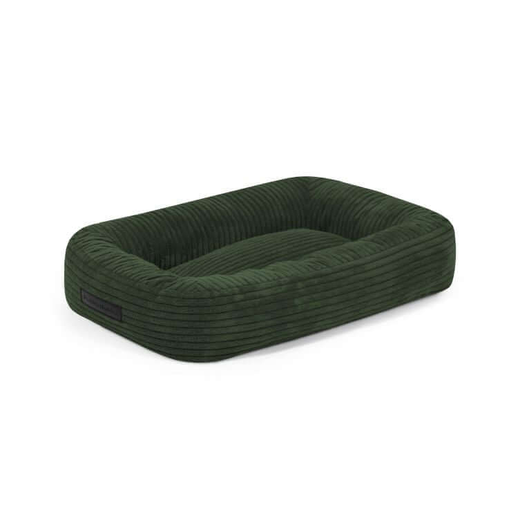 CAMA PARA PERRO 55 ONDAS (cama para perro de terciopelo acanalado, 55×45×16 cm) rectangular, de color verde oscuro, con laterales elevados y zona plana para dormir, sobre fondo blanco.
