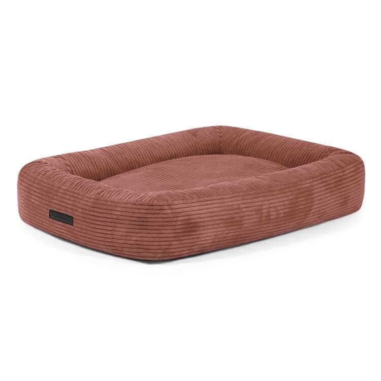 Cama para perro de terciopelo acanalado DOG BED 100 WAVES (100×70×20 cm), rectangular, color óxido, con bordes elevados y superficie plana para dormir, sobre fondo blanco.