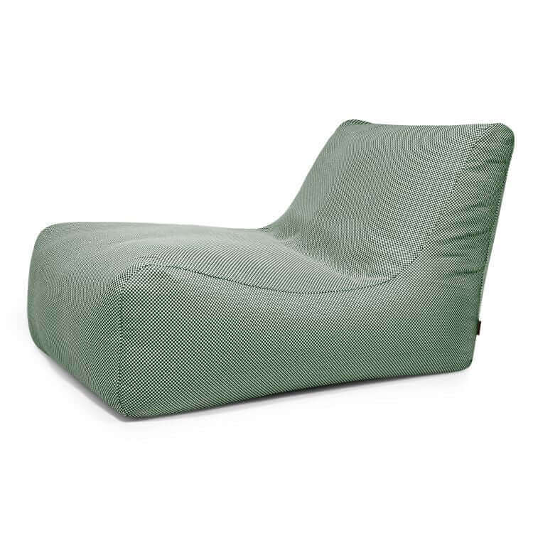 El Bean Bag Lounge 100 Capri - uso exterior es un moderno sillón verde con un respaldo bajo e inclinado y bordes suaves y redondeados, que ofrece un confort relajado sobre un fondo blanco liso.