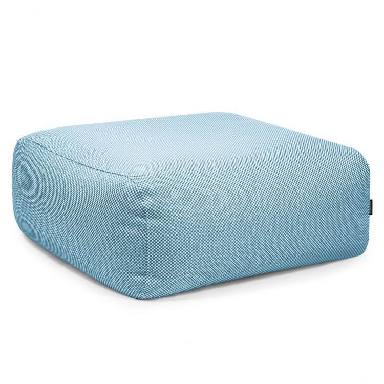 El Puf cuadrado TUBE 80 CAPRI de tejido repelente al agua (85×85×38 cm), moderno y apto para interior o exterior, ofrece un asiento versátil sobre fondo blanco.