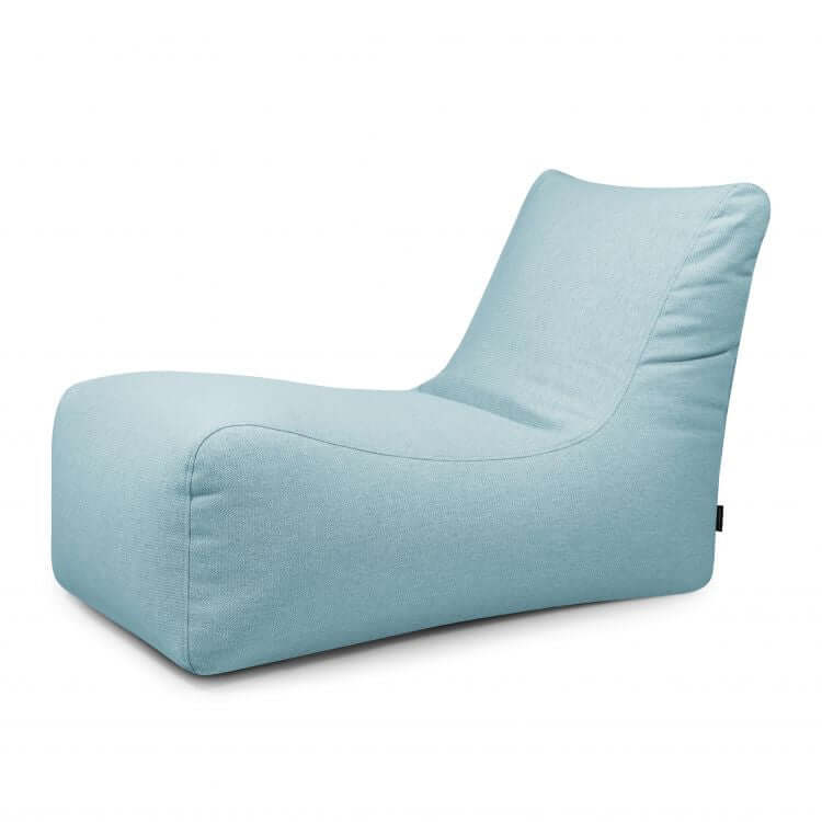 El Bean Bag Lounge Dunes - uso exterior es un moderno sillón puff de color azul claro, con un diseño bajo y sin brazos y un respaldo ligeramente reclinado, representado sobre un fondo blanco liso.