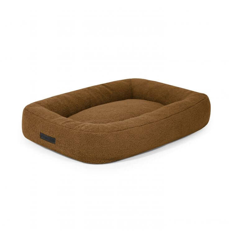 Cama para perro de tela borreguito 75×60×18 cm - DOG BED 75 TEDDY, rectangular y marrón, con lados elevados y tela suave, ideal como cama de perro mediano. Mostrada sobre fondo blanco.