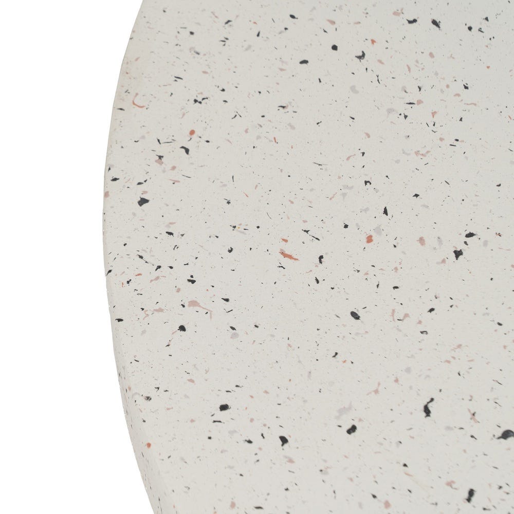 Vista de cerca de una superficie de terrazo moteado con fragmentos negros, grises y rosas sobre un fondo claro, perfecta para el diseño moderno de nuestra mesa de centro de fibra de magnesio para exteriores Clara.