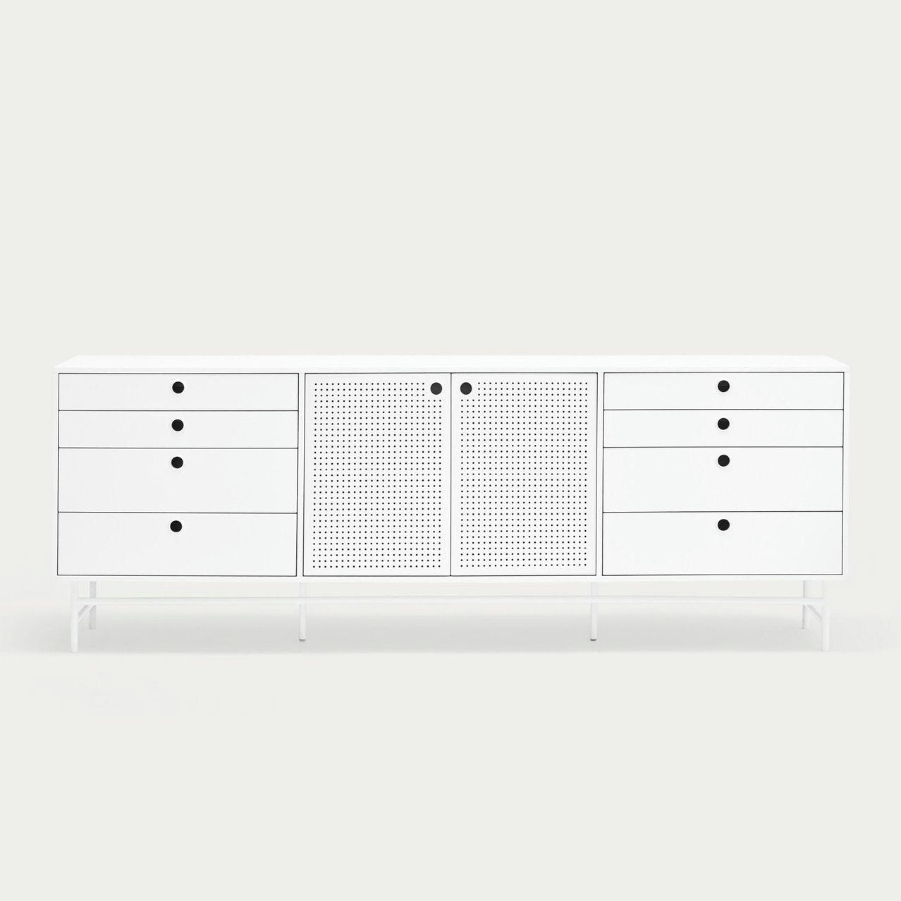 El Aparador en Metal y DM Punto 2P8C, un elegante aparador blanco, cuenta con seis cajones y dos puertas centrales perforadas con tiradores negros. Esta pieza encarna el diseño industrial moderno, ofreciendo elegancia funcional con un amplio espacio de almacenamiento interior para sus elementos esenciales.