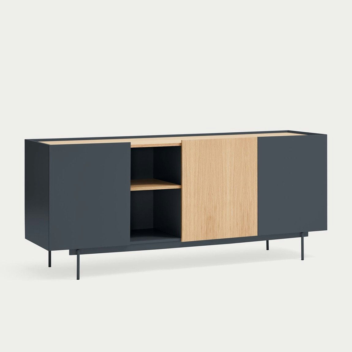 El aparador moderno Otto 3P3C es un elegante aparador con un marco oscuro que ofrece dos compartimentos cerrados y una sección abierta para un almacenamiento versátil. Cuenta con puertas con paneles de madera y patas de metal que muestran un diseño moderno.