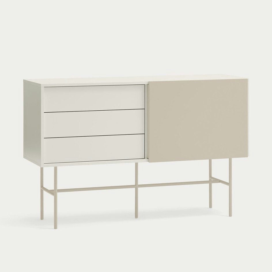 El Aparador moderno con Puerta Corredera Nube 1P3C es un aparador elegante con un acabado blanco, que presenta tres Cajones Nube a la izquierda y una puerta de gabinete beige a la derecha, todo sostenido por delgadas patas de metal.