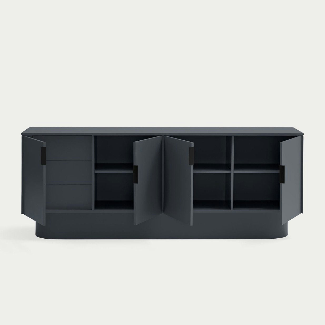 El Aparador moderno con Puertas Totem 4P3C en color negro se abre para revelar estantes y amplias áreas de almacenamiento.