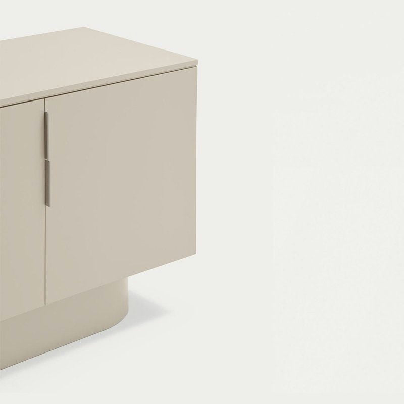 Aparador moderno, diseñado en color beige minimalista con una sola puerta estilo Totem, parte superior plana y elegantemente colocado sobre un fondo blanco liso.