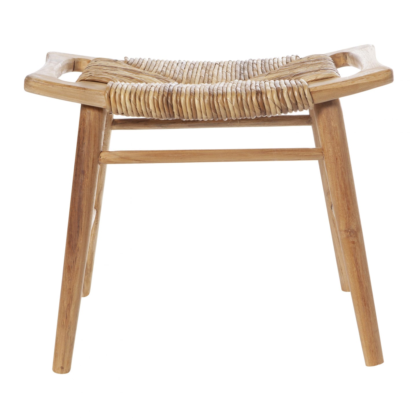 La Banqueta Rústica en Madera de Teca Anyam luce su diseño de líneas modernas, con asiento tejido en ratán y patas anguladas, presentación de frente sobre fondo blanco.