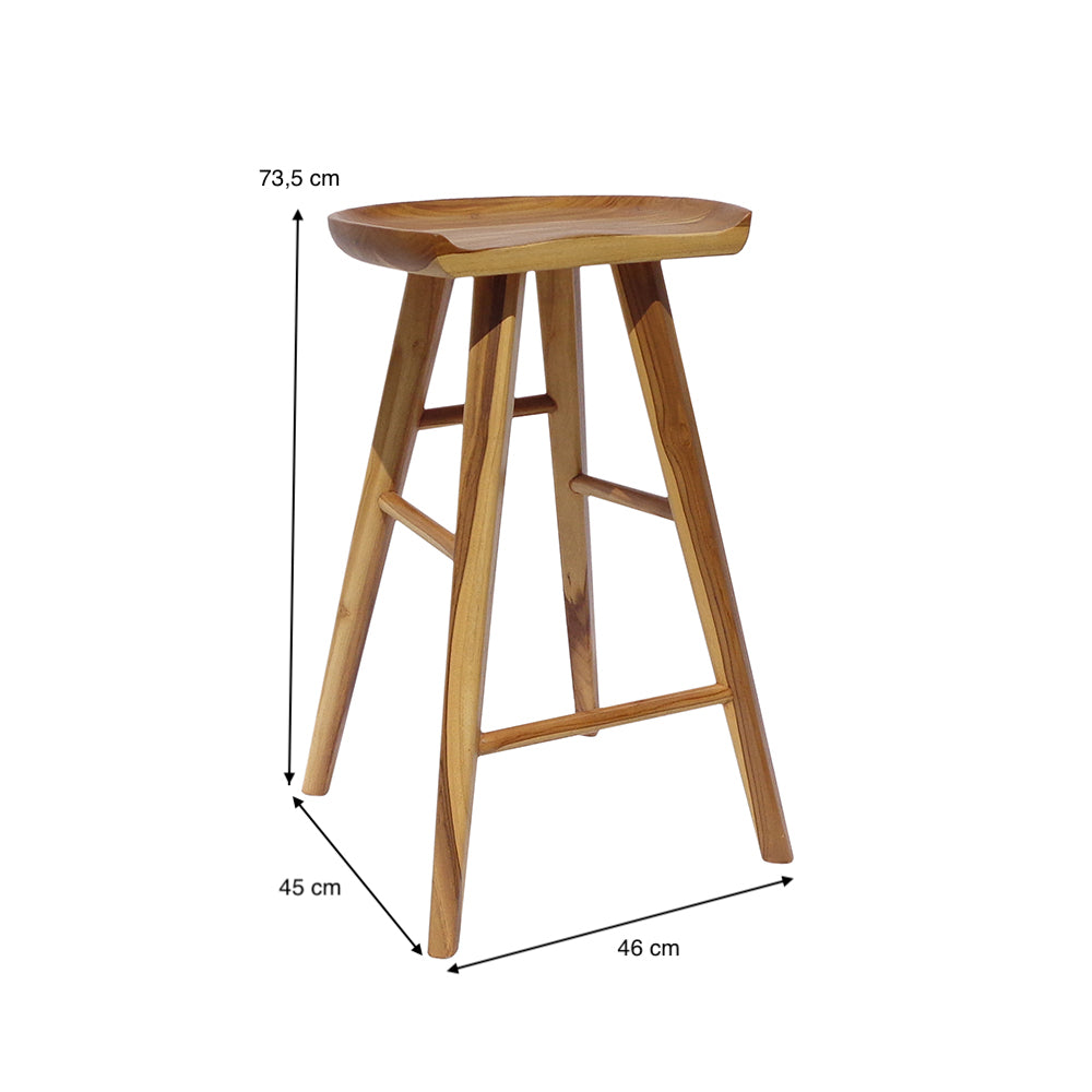 Conoce el taburete de madera de teca Tessa, un taburete de bar moderno con asiento redondo, tres patas en ángulo y cómodos reposapiés. Está elaborado con madera de teca duradera, mide 73,5 cm de alto y 46 cm de ancho por 45 cm de profundidad.