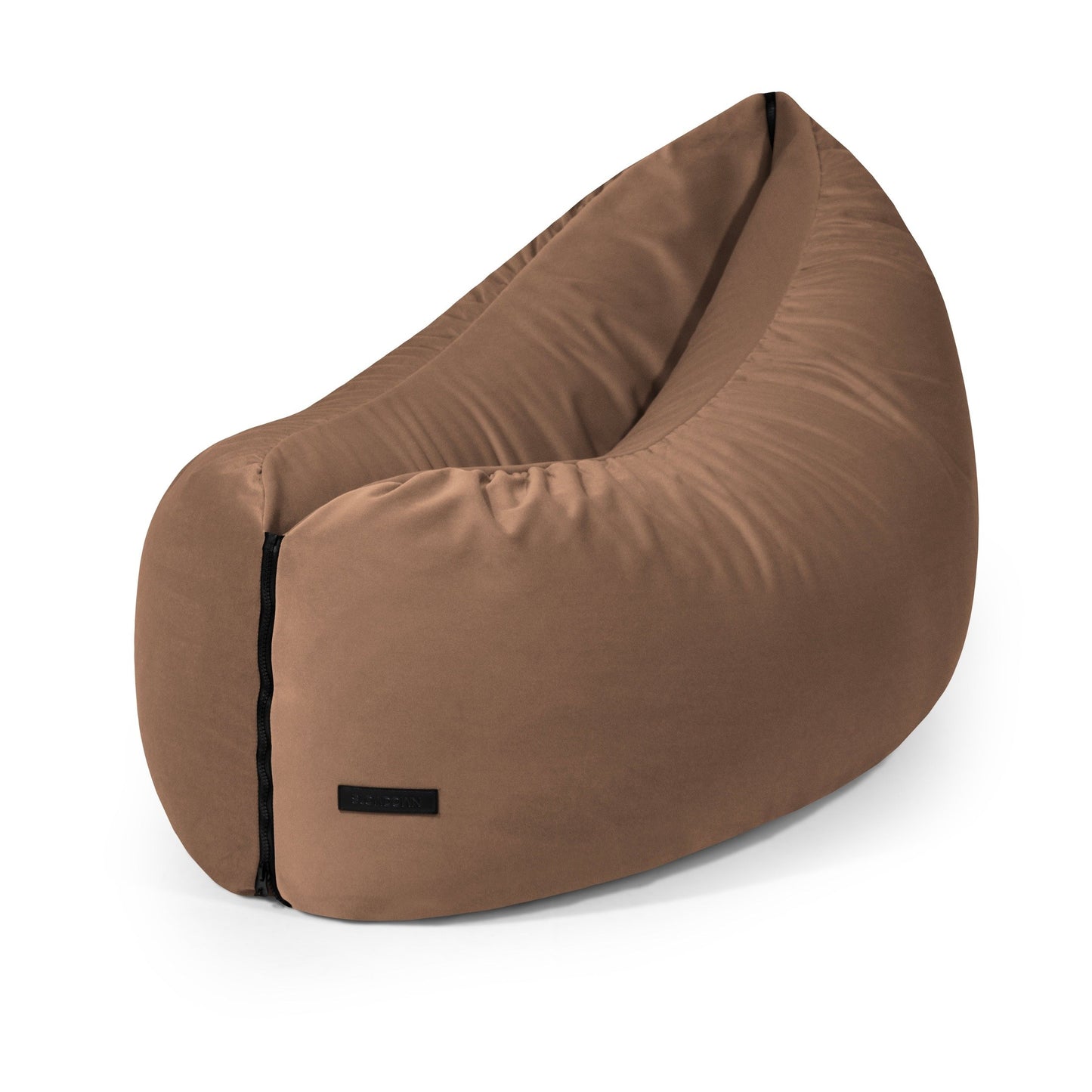 El Bean bag puff de terciopelo 115×90×75 cm - CLIP CLAP 115 BARCELONA, un moderno sillón de terciopelo marrón con funda suave y costura de cremallera negra, se muestra sobre un fondo blanco liso, ideal para el salón o el dormitorio.