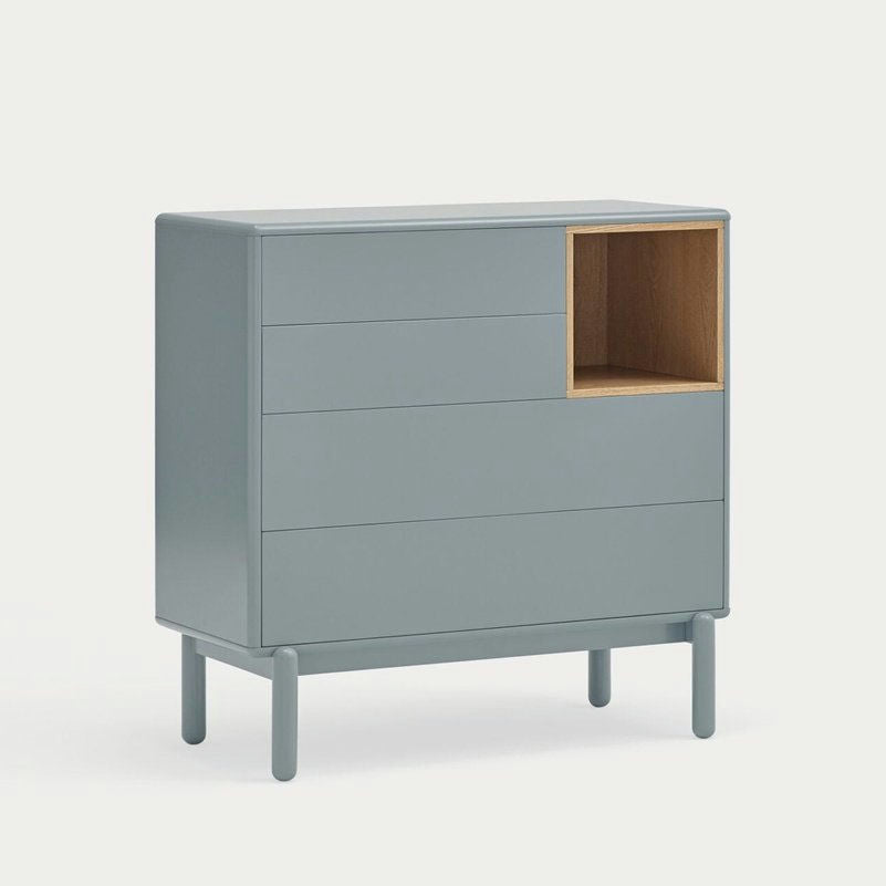 La Cómoda en MDF y Roble con 4 Cajones Corvo 4C es una joya de diseño moderno con un acabado verde azulado, que presenta un almacenamiento eficiente con cuatro cajones espaciosos y un cubículo de madera abierto en el lado superior derecho.
