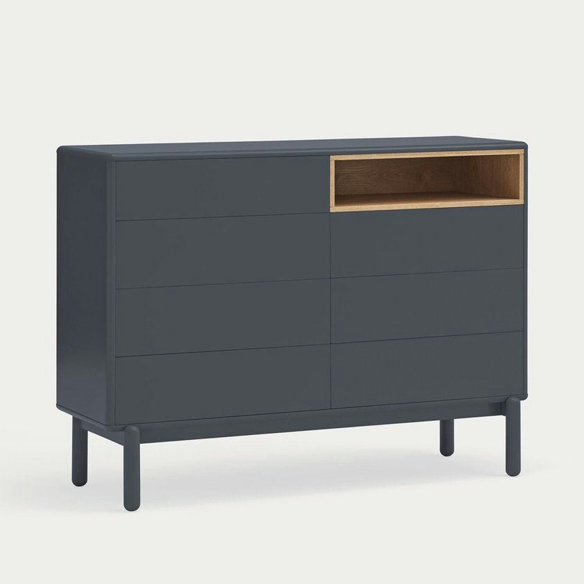 El aparador Corvo 7C, de MDF y Roble con 7 Cajones, es un moderno aparador gris oscuro fabricado en MDF y Roble. Cuenta con un compartimento abierto de madera en la parte superior derecha y se sostiene elegantemente sobre cuatro patas, perfecto para cualquier espacio contemporáneo.