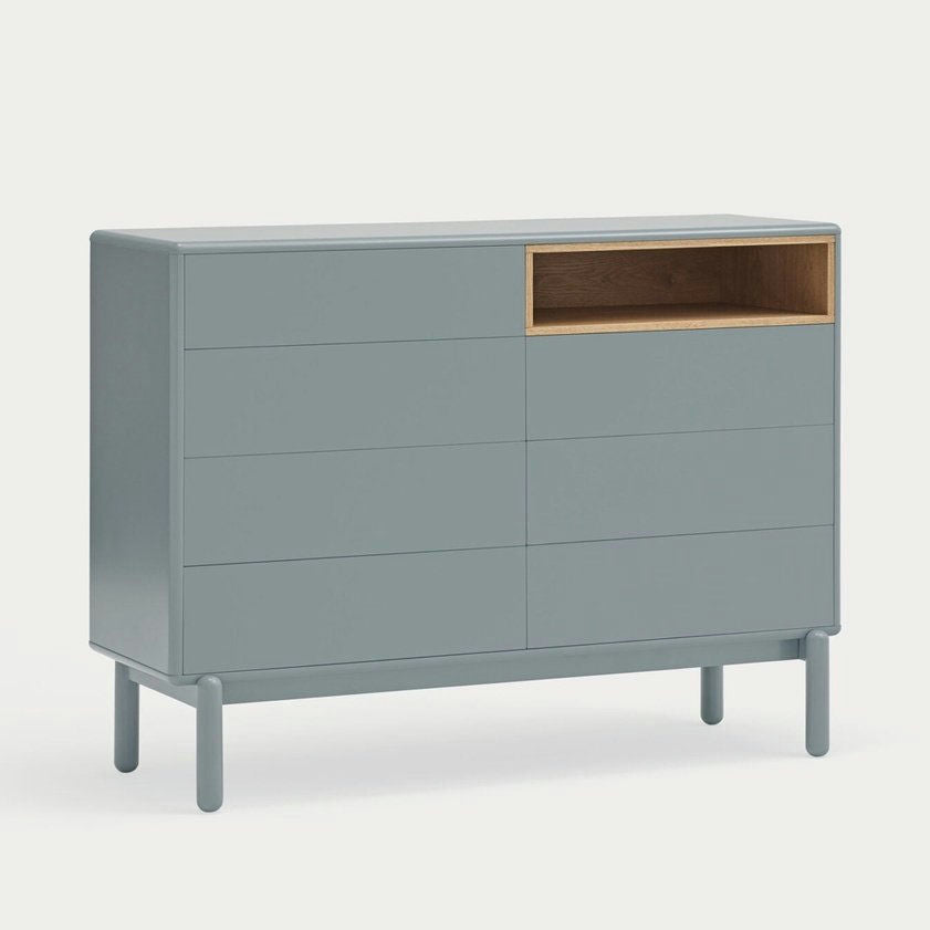 Conoce la Cómoda en MDF y Roble con 7 Cajones Corvo 7C, una elegante cómoda de madera gris claro elaborada con MDF y roble. Con siete cajones y un compartimento abierto, es ideal para diseños de interiores que priorizan la elegancia y la funcionalidad.