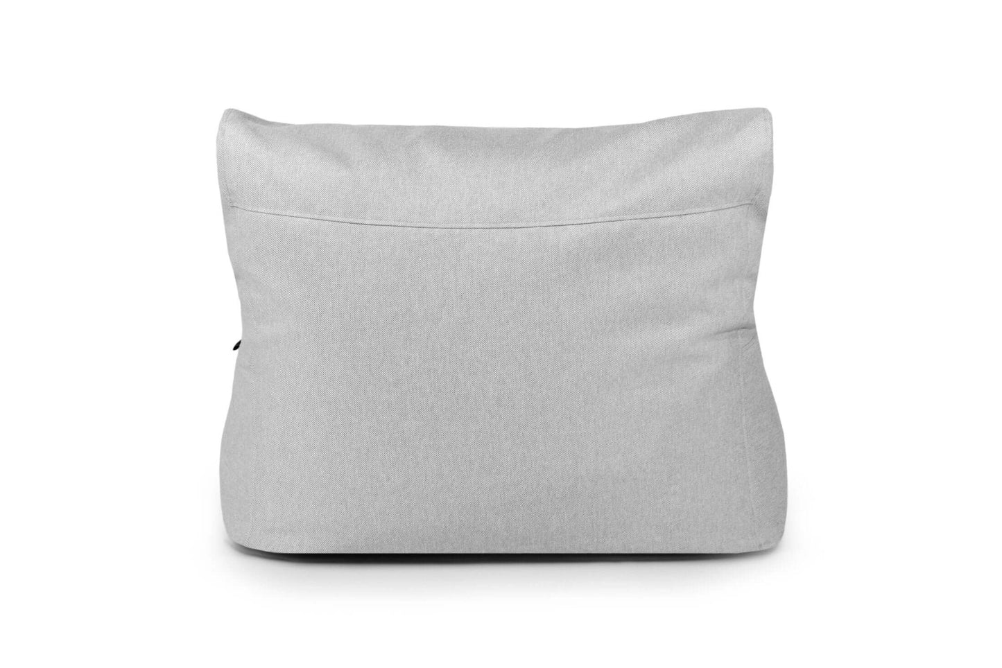Bean bag cuadrado gris claro Sunbed 90 Riviera para uso en exteriores, con exterior abullonado y bolsillo frontal, mostrado en posición vertical sobre fondo blanco.