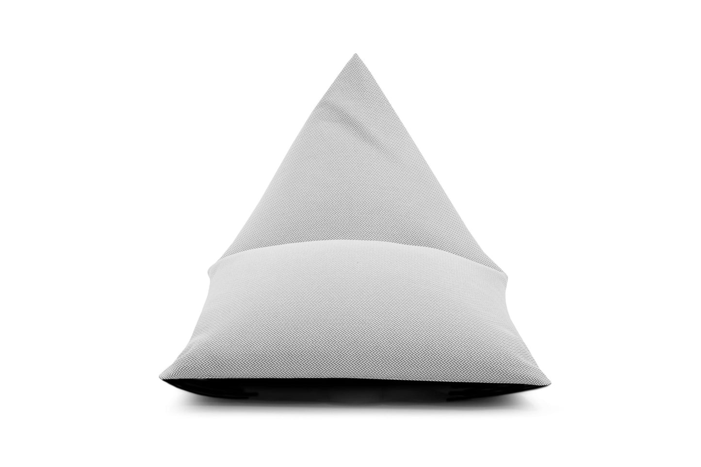 Se muestra un bean bag gris de forma triangular sobre fondo blanco. Perfecto como el puf infantil Bean bag puff infantil tela repelente al agua para exterior 75×110×65 cm -moderno- exterior- RAZZY CANARIA para espacios pequeños.