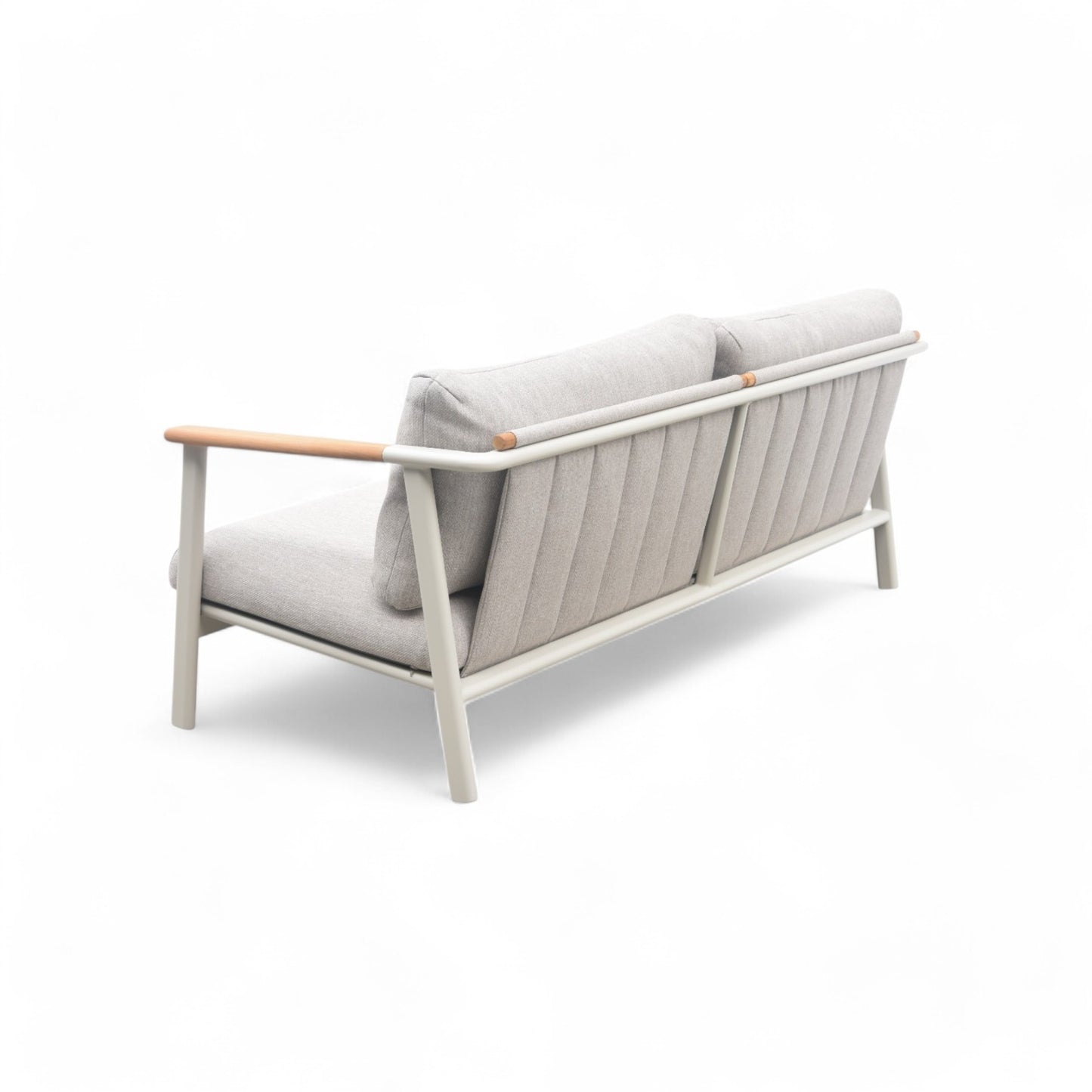 Una moderna Sofá de exterior 3 plazas en aluminio y teca - gris arena (189×82×71 cm, modelo SAND), mostrada desde una vista trasera en ángulo sobre un fondo blanco liso.