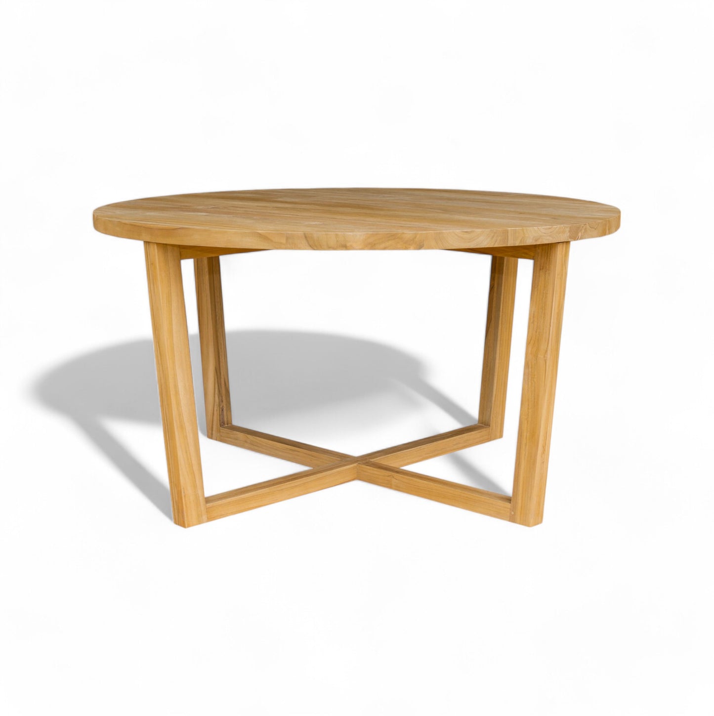 Una mesa de comedor de exterior rectangular de madera de teca, de 140 × 75 cm de la línea ELEGANCE en acabado natural, sobre un fondo blanco liso.