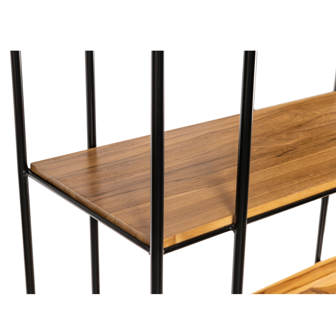 Primer plano de la Estantería Industrial de Madera y Metal Detroit, mostrando su estilo industrial con estantes de madera de teca con acabado liso y un elegante marco de metal negro.