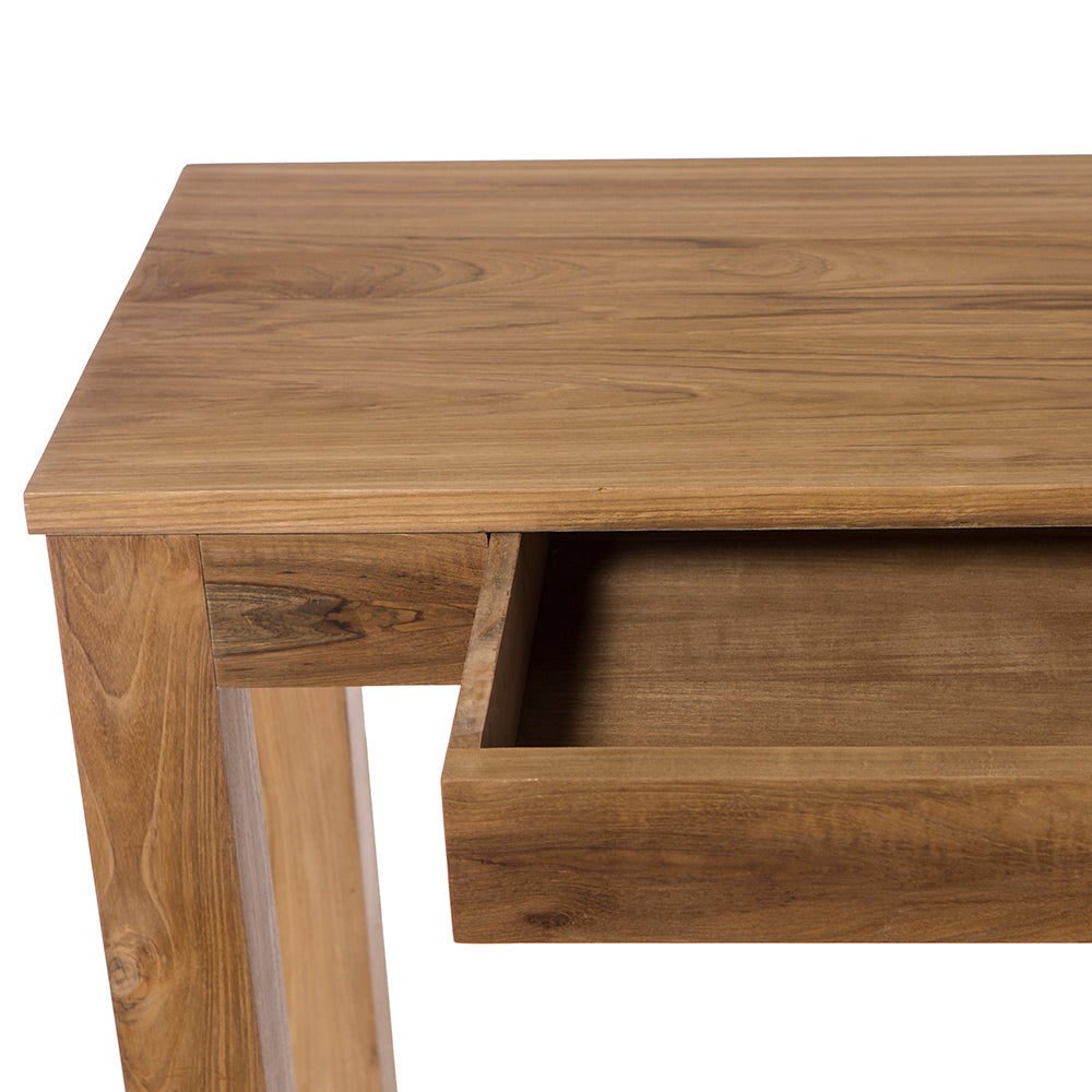 La Consola en Madera de Teca con Cajones Nabila destaca por su diseño moderno y acabado natural, hecha de madera de teca y cuenta con un amplio cajón abierto que exhibe la elegancia de la veta natural.