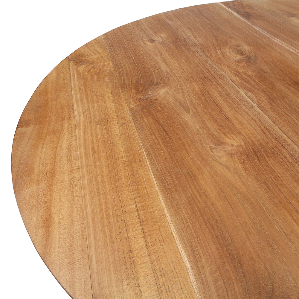 Detalle de la Mesa auxiliar Redonda en Madera de teca Planet Ø80, destacando sus vetas de teca, sus nudos naturales y su acabado liso: una elegante mesa auxiliar redonda presentada sobre un fondo blanco.