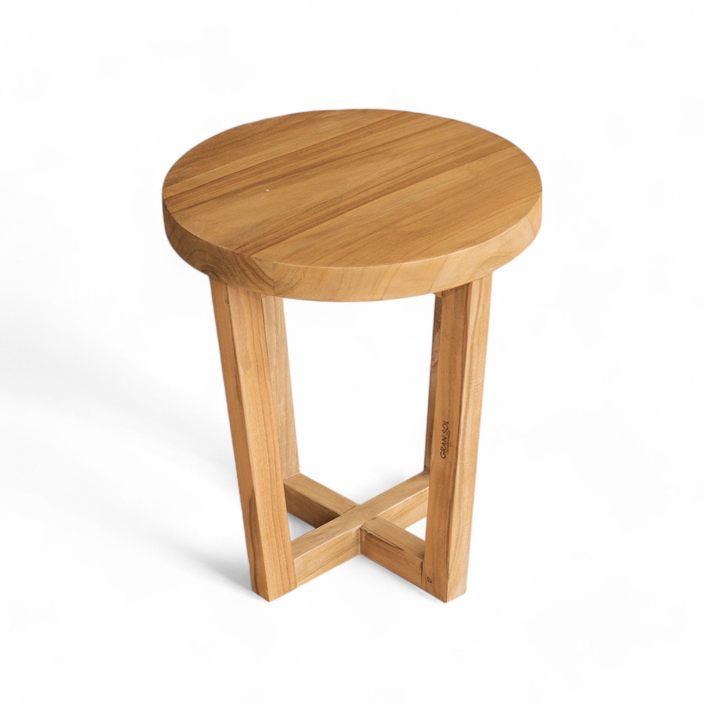 La mesa de centro redonda de exterior de teca NATURE (40 × 46 cm, natural) destaca por su diseño compacto y elegante, ideal para jardín, y luce perfecta sobre un fondo blanco.