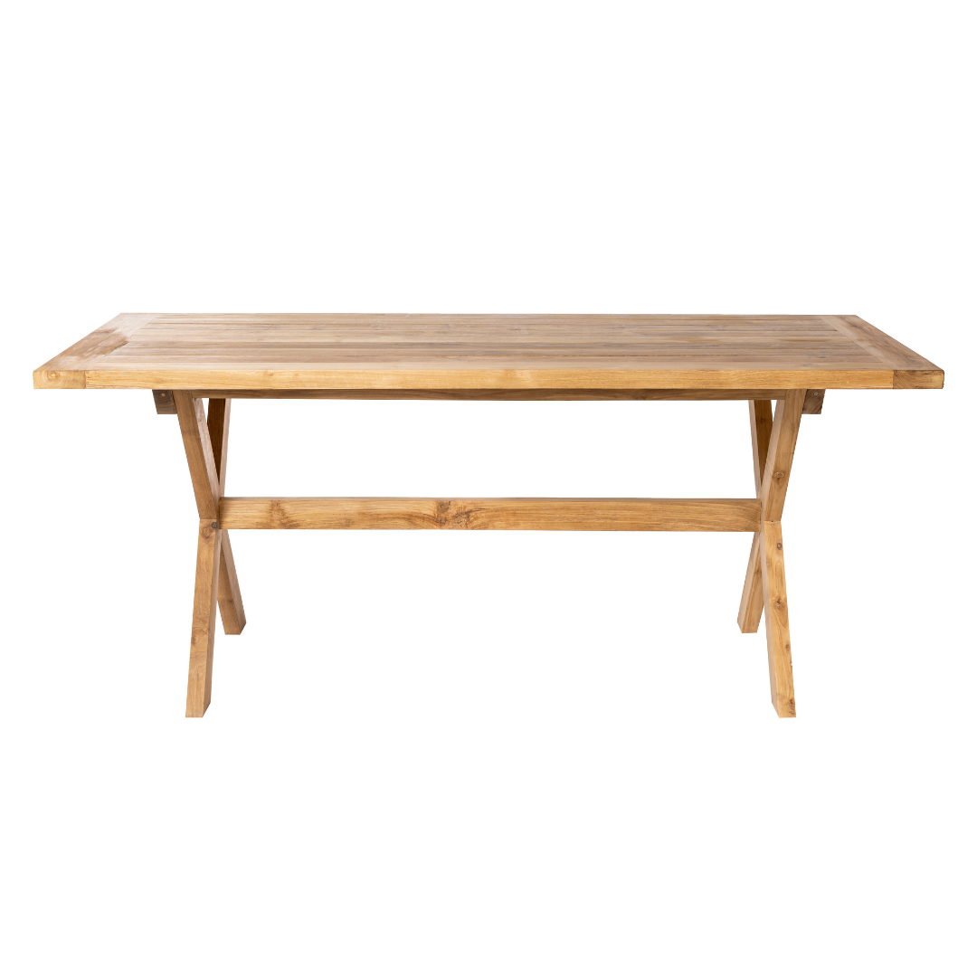 Presentamos la Mesa de comedor en madera de teca para exterior Begur, una mesa rectangular de madera con un tablero plano sencillo y patas cruzadas, perfecta para cualquier ambiente de mobiliario exterior.