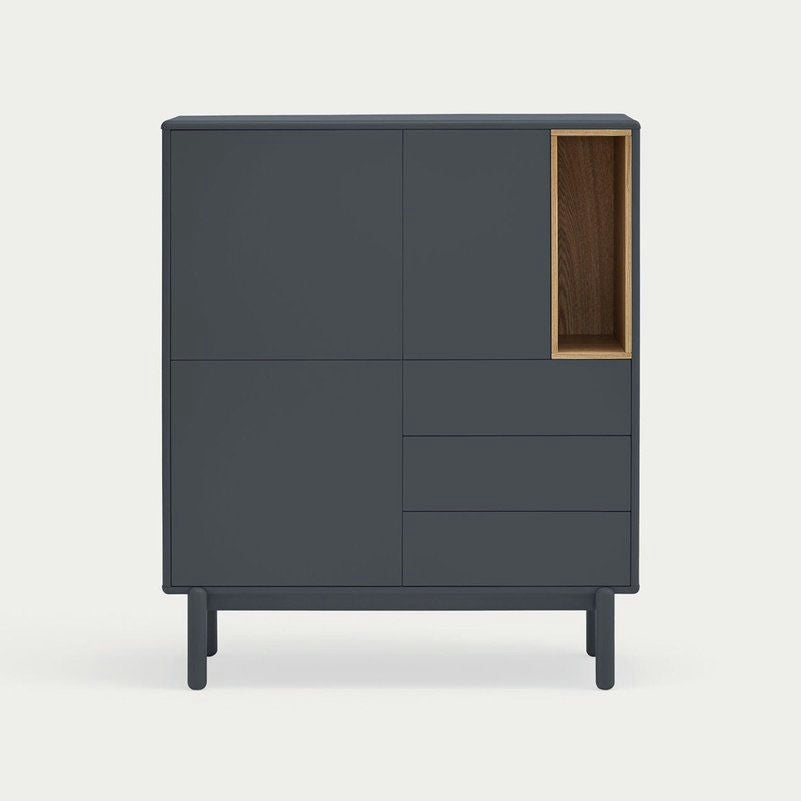 El Mueble Auxiliar con Puertas y Cajones Corvo 3P3C en gris oscuro tiene cuatro puertas compartimentadas, tres cajones y un estante abierto de madera a la derecha, ideal para decoración contemporánea con almacenamiento innovador.