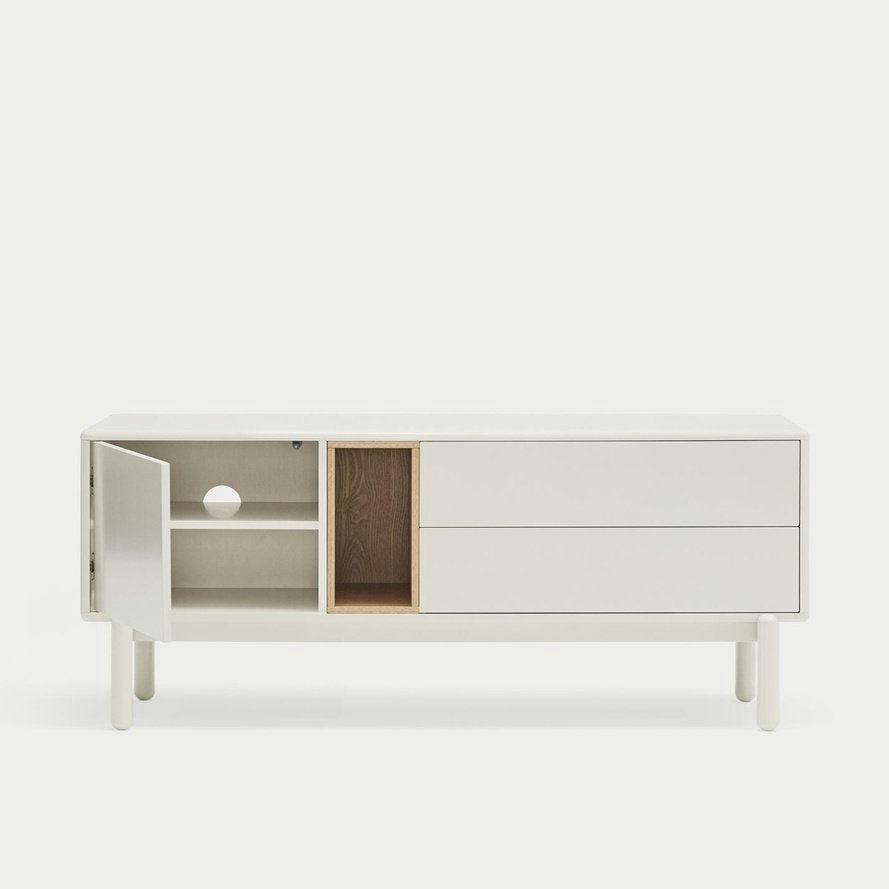 El Mueble TV Corvo 1P2C es un aparador blanco moderno con tres patas, dos cajones cerrados y un mueble abierto con estantes. Representa un almacenamiento funcional y un diseño contemporáneo.