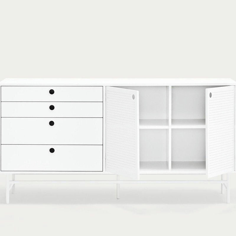 El Mueble TV Punto 2P4C es un aparador contemporáneo de color blanco con cuatro cajones cerrados a la izquierda y dos puertas de armario abiertas que dejan al descubierto cuatro estantes espaciosos a la derecha, ideales para almacenamiento y organización. Una opción elegante para usar como mueble de TV o almacenamiento adicional.