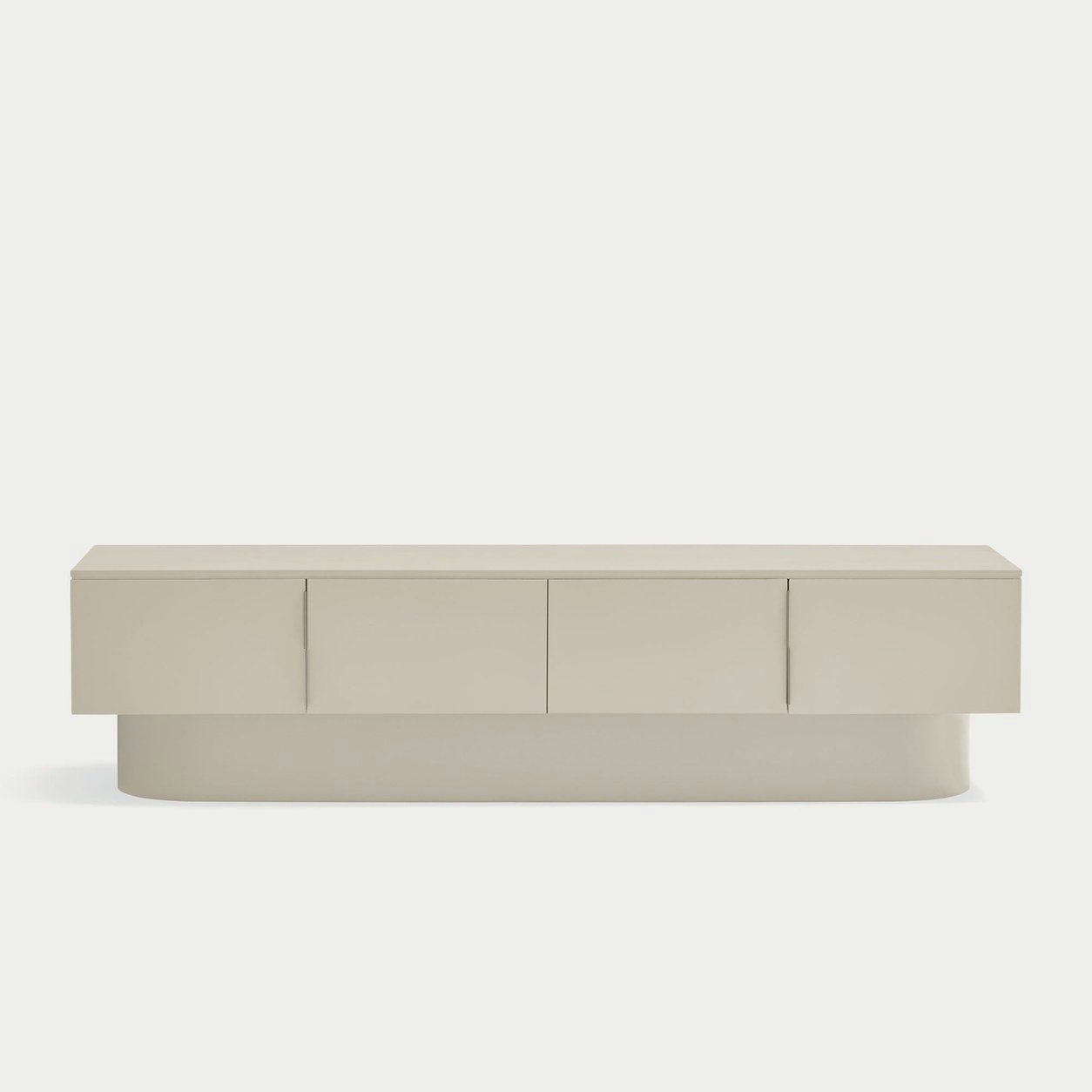 El Mueble TV Totem 4P es un mueble de televisión moderno de color beige y diseño minimalista, que presenta tres compartimentos cerrados sobre una base ligeramente elevada.