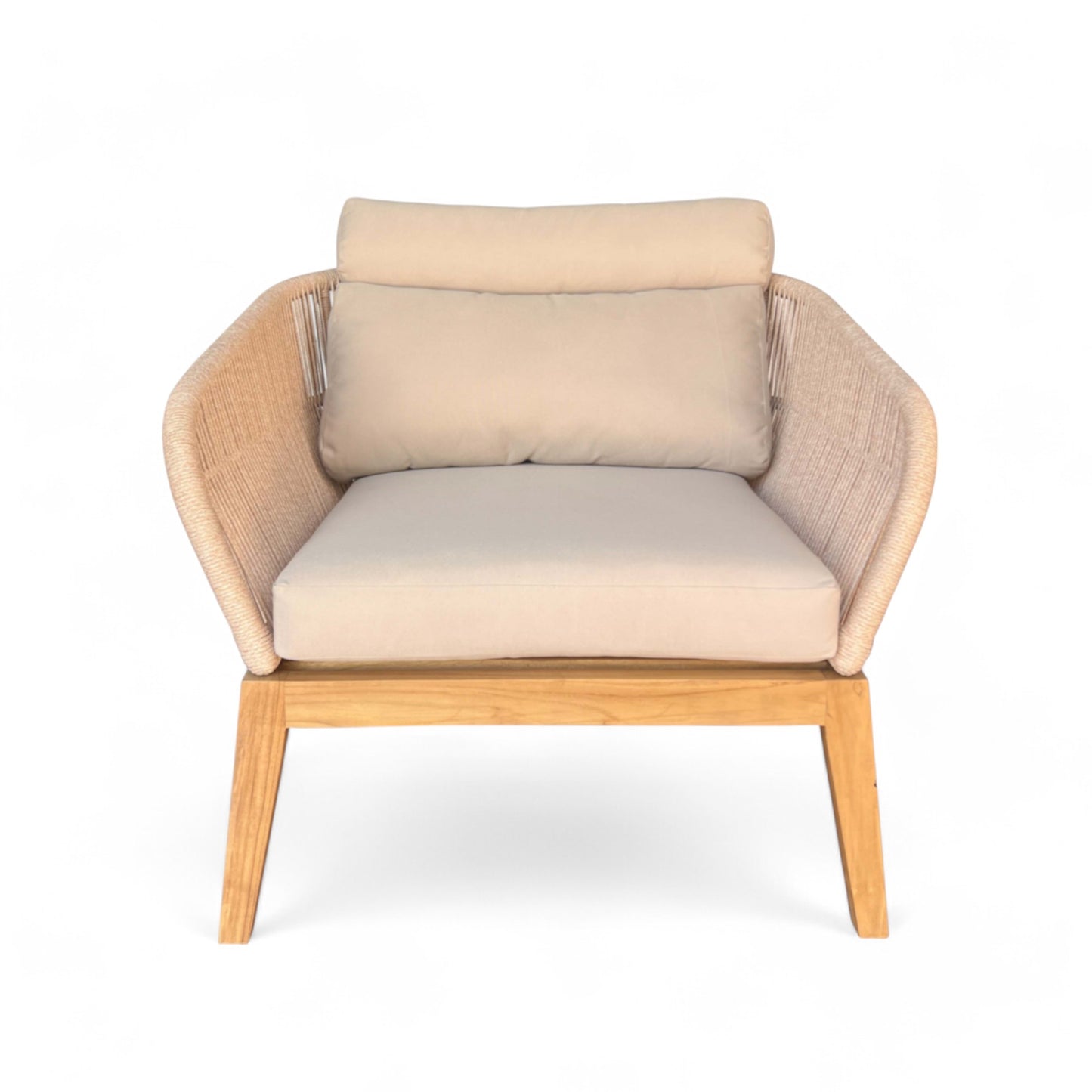 Sillón de exterior de teca y cuerda sintética beige NATURE 84 × 77 × 75 cm, con estructura de madera natural y laterales tejidos, ideal para decoración de jardín sobre fondo blanco.