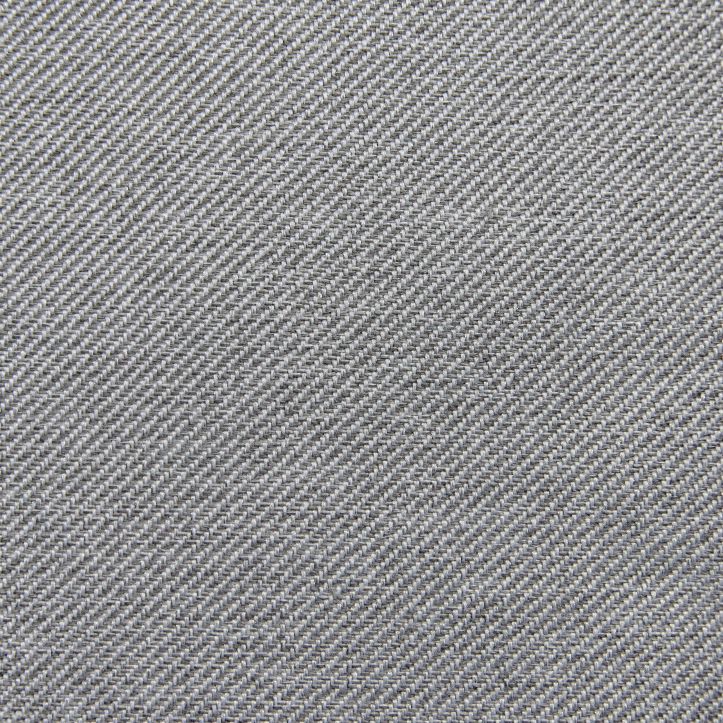 Detalle del tejido vaquero azul del Foam Bean bag OM 110 Riviera - uso exteriores, destacando su patrón de tejido diagonal y su superficie texturizada.