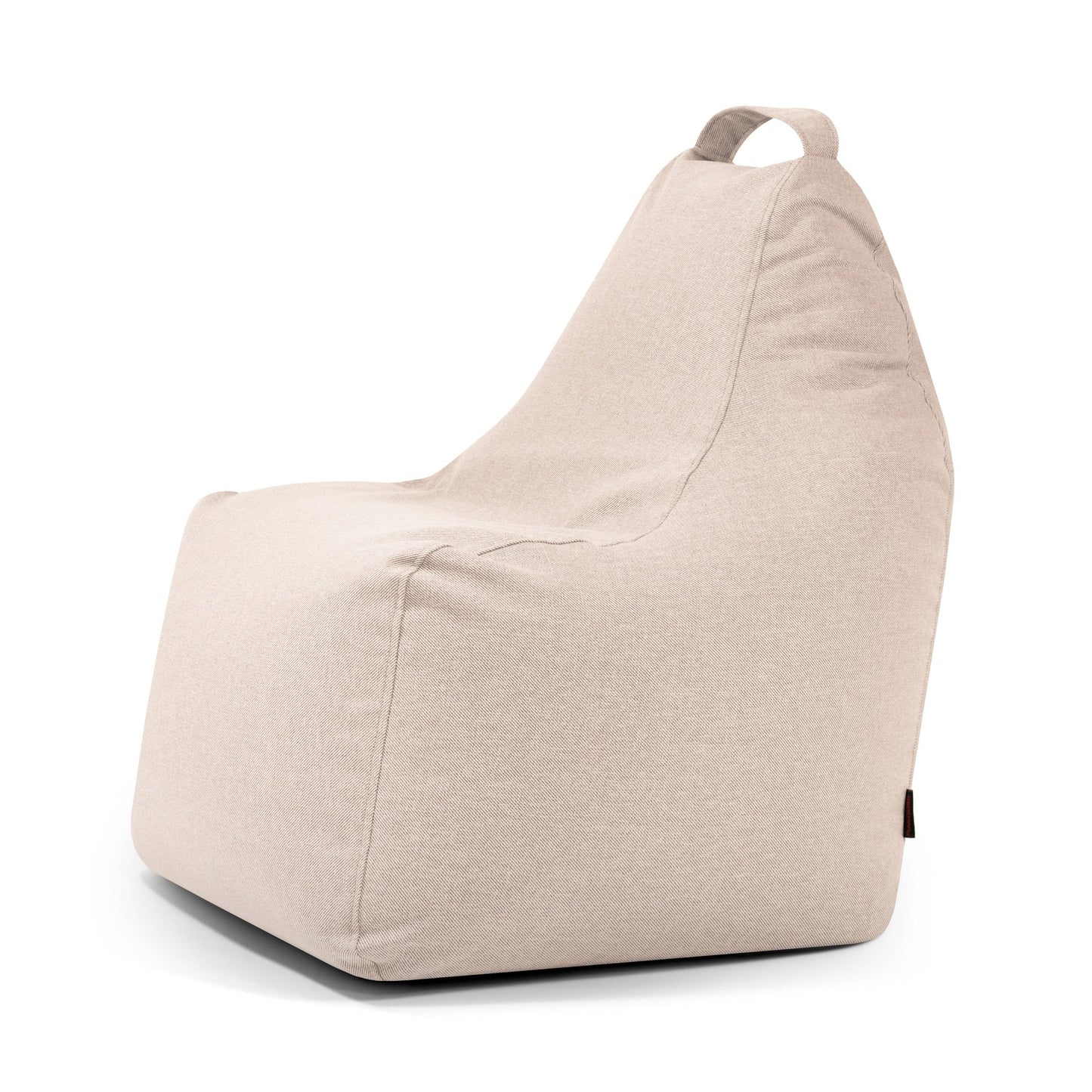 El Bean bag Play Riviera - uso exteriores es un sillón bean bag de tela, de color beige, con respaldo alto, asa superior para facilitar su transporte, una funda lavable, que se muestra sobre fondo blanco.