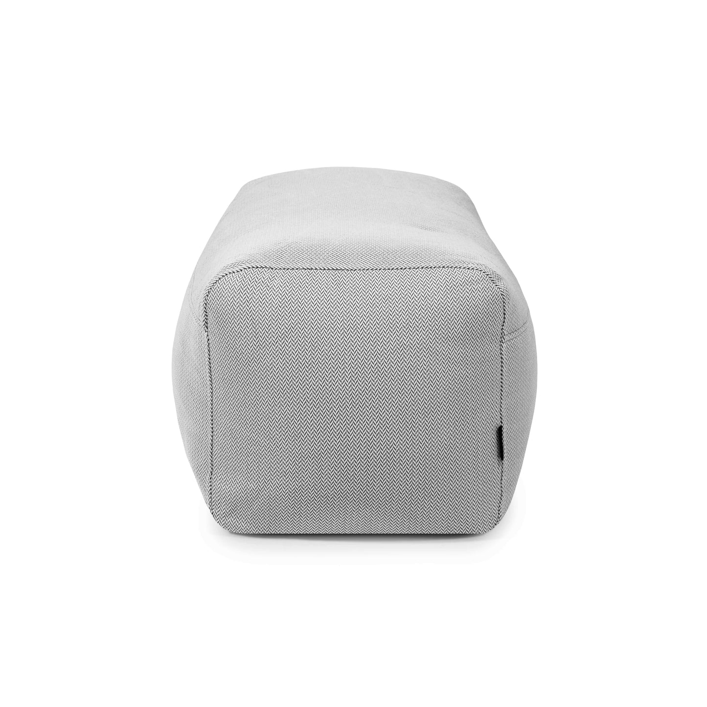 El Pouf Plus 100 Canaria es un puf rectangular de tela gris con costuras visibles, mostrado de frente sobre fondo blanco; ideal como asiento para jardín o como puf exterior elegante para tu espacio al aire libre.