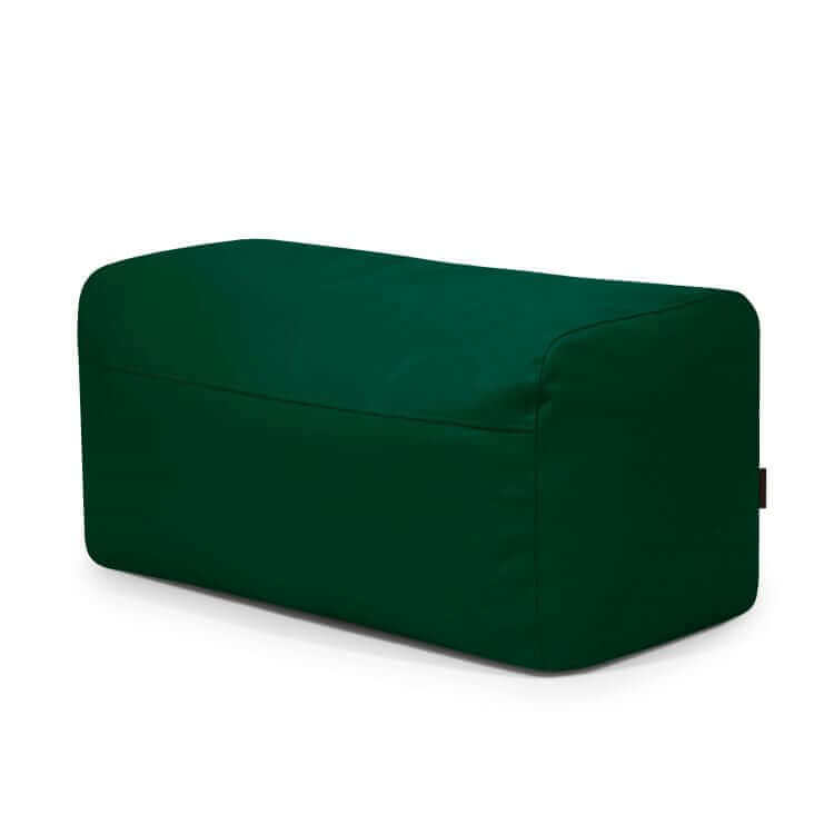El Pouf Plus 100 Outside es un puf ergonómico rectangular de color verde oscuro con tapicería de tela suave y bordes redondeados, diseñado para su uso en exteriores, que se presenta sobre un fondo blanco.