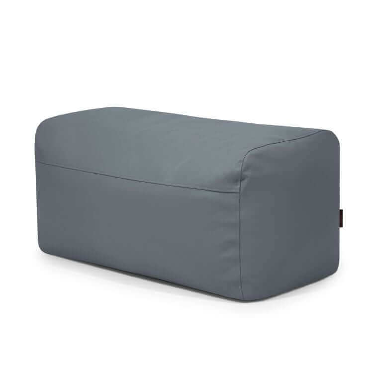 Puf Plus 100 Exterior gris rectangular para exteriores, de diseño ergonómico con bordes redondeados y superficie lisa, sobre fondo blanco liso.