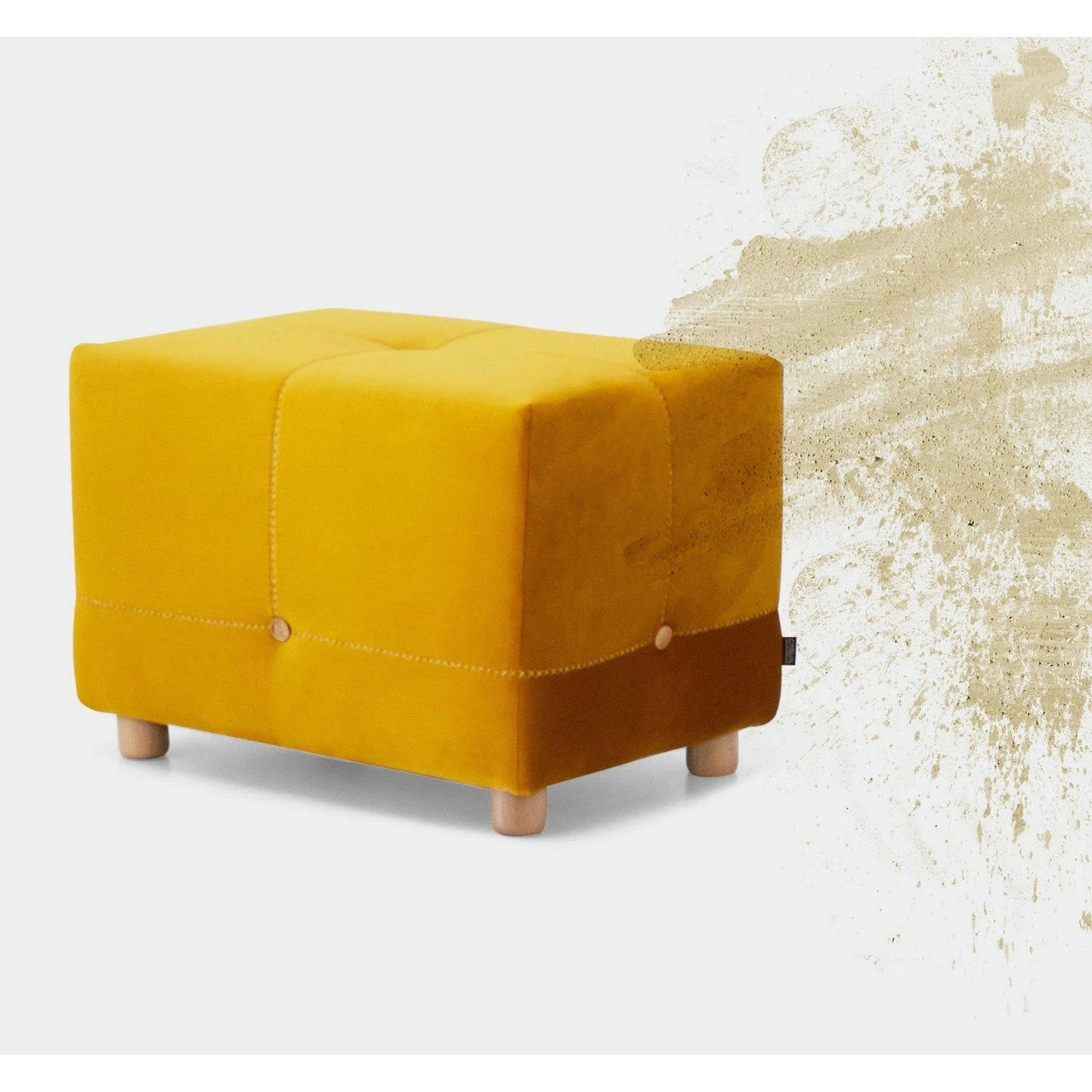 El Puff Cuadrado Tapizado Bottom en amarillo vibrante presenta patas de madera y se asienta elegantemente sobre un fondo claro con un efecto de salpicadura beige texturizado, lo que encarna el diseño contemporáneo. Perfecto como mobiliario versátil, realza sin esfuerzo cualquier espacio con estilo y funcionalidad.