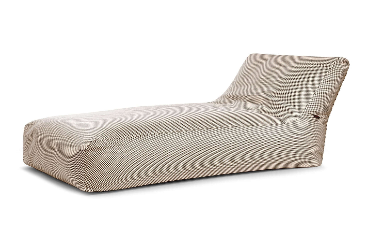 La tumbona Bean bag 90 Capri es una tumbona de tela beige con un diseño bajo, sin brazos y respaldo en ángulo, perfecta para relajarse al aire libre (uso exterior), mostrada sobre un fondo blanco.