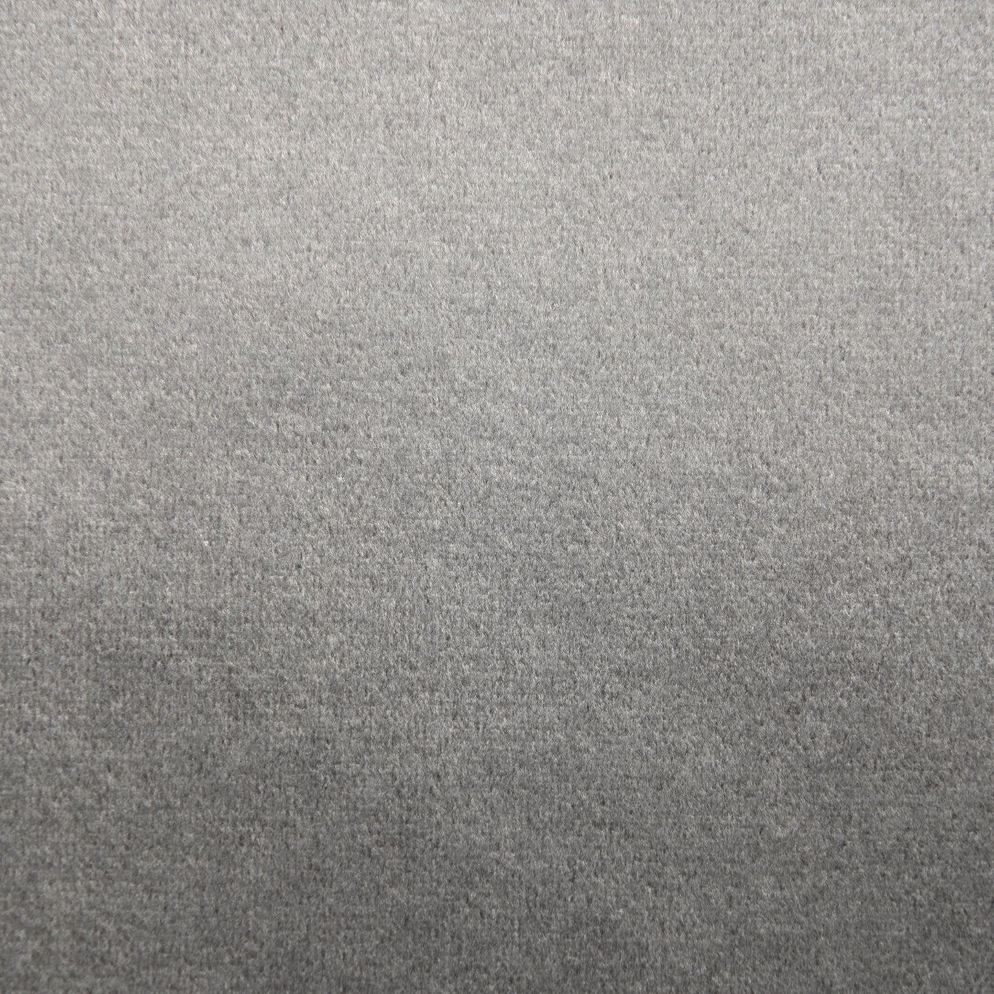 Un primer plano del suave tejido de terciopelo gris claro, como el tapizado del Bean bag puff juvenil de terciopelo velour 110×130×90 cm para salón, dormitorio o chill-out de RAZZ BARCELONA.
