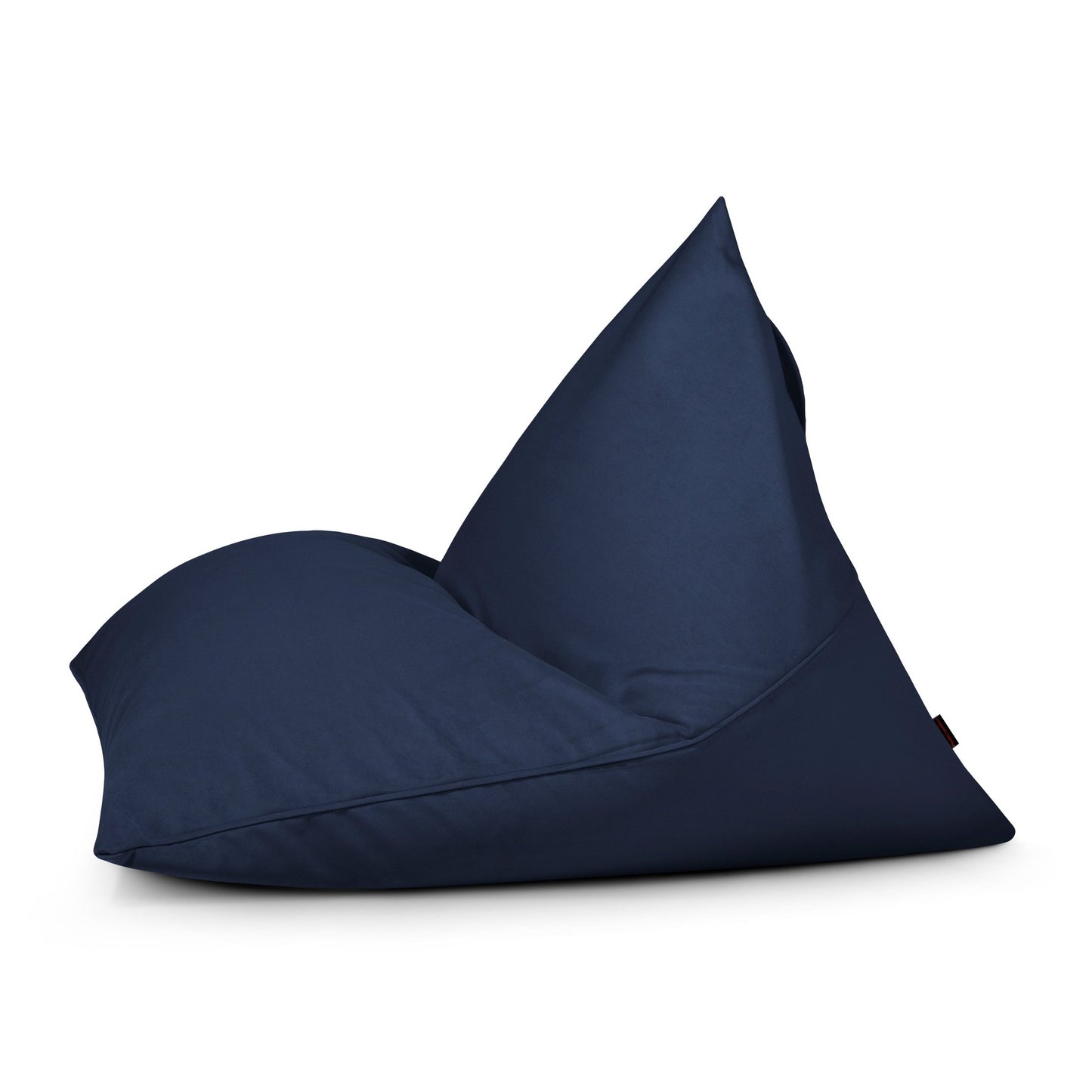 Un Bean bag puff juvenil de terciopelo velour 110×130×90 cm -moderno- para salón, dormitorio o chill-out RAZZ BARCELONA de color azul oscuro y forma triangular sobre un fondo blanco liso.