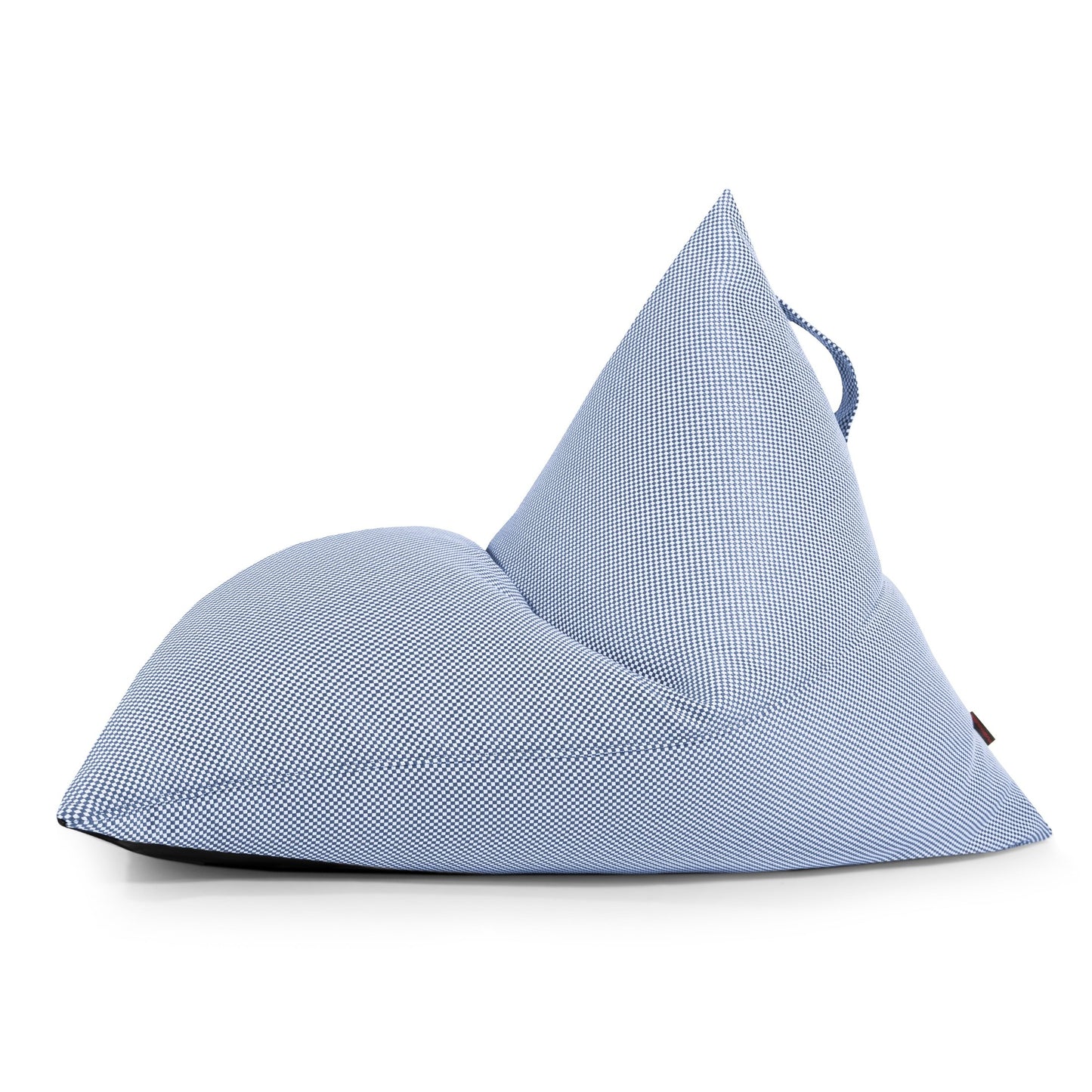El puff Bean bag juvenil RAZZ CAPRI (110×130×90 cm) se caracteriza por su tela repelente al agua, su diseño moderno y su respaldo triangular con asa superior, en azul claro sobre fondo blanco liso.