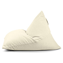 A Bean bag puff juvenil de tela borreguito RAZZ TEDDY (110×130×90 cm) moderno se muestra de perfil sobre fondo blanco, destacando su color crema, diseño triangular, y asiento sin armazón.
