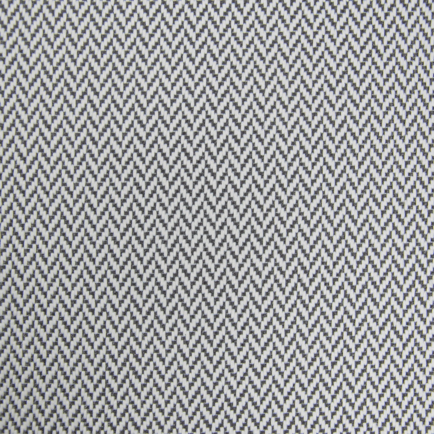 Detalle de un diseño de tejido en espiga blanco y negro, ideal para el Bean bag puff grande de tela repelente al agua y extra suave 155×120×95 cm - moderno - exterior - RAZZMATAZZ CANARIA, que presenta un atrevido diseño en zigzag en forma de V.